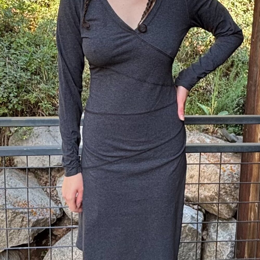 Athleta Charcoal Grey Dress, Size L, great condition, great for anyting casual